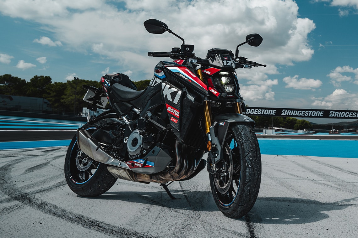 Moto Suzuki 4